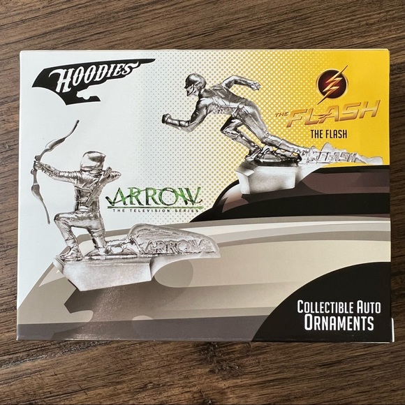 Hoodies Green Arrow Collectible Auto Ornaments, Loot Crate Exclusive - Picture 10 of 11